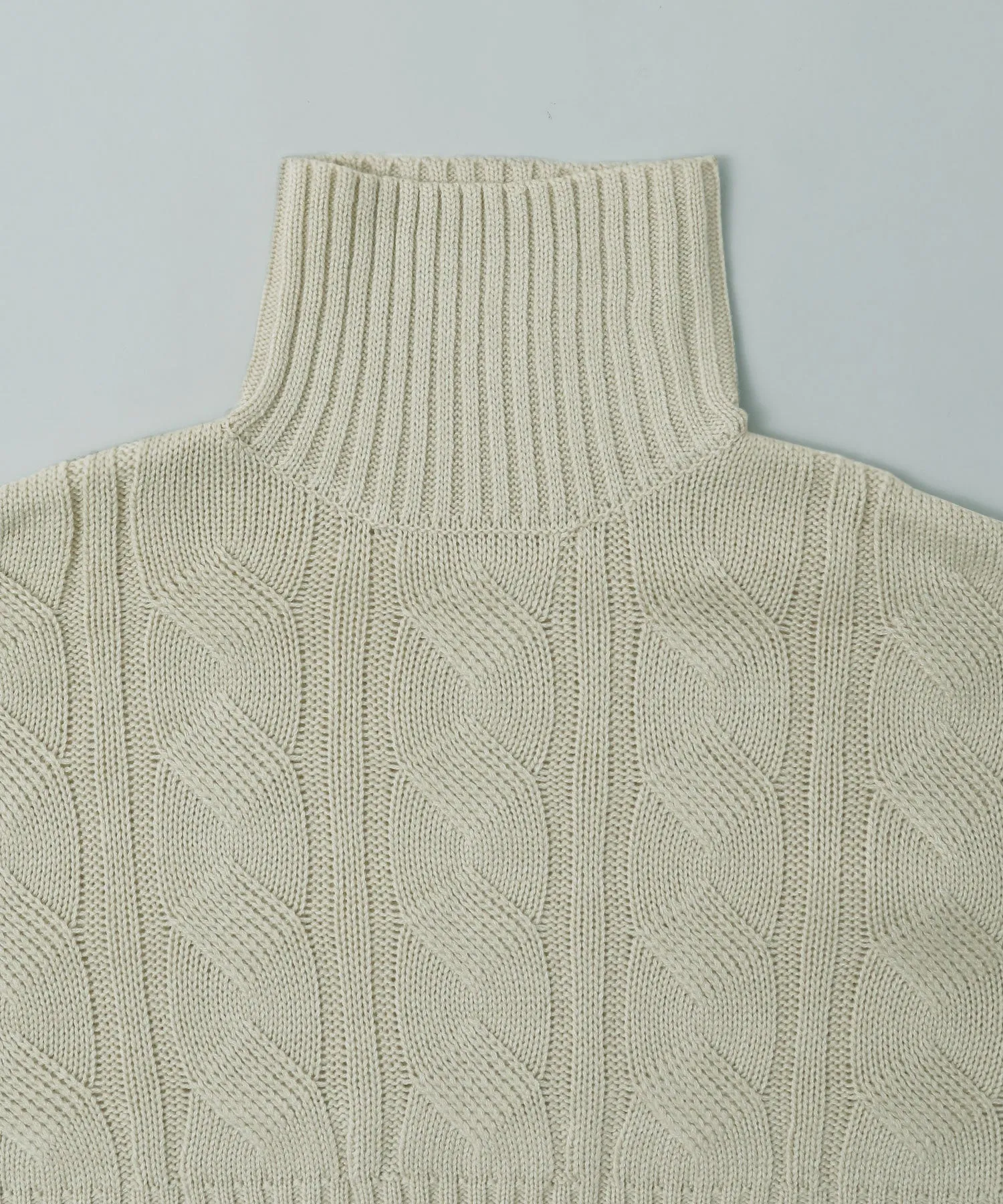 Cable turtle short knit