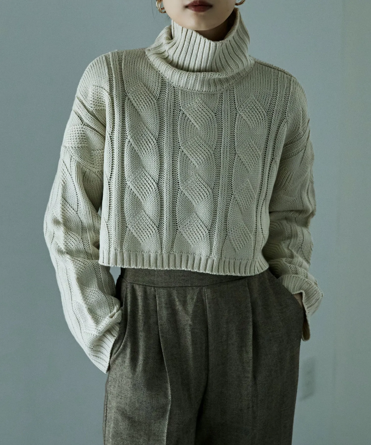 Cable turtle short knit