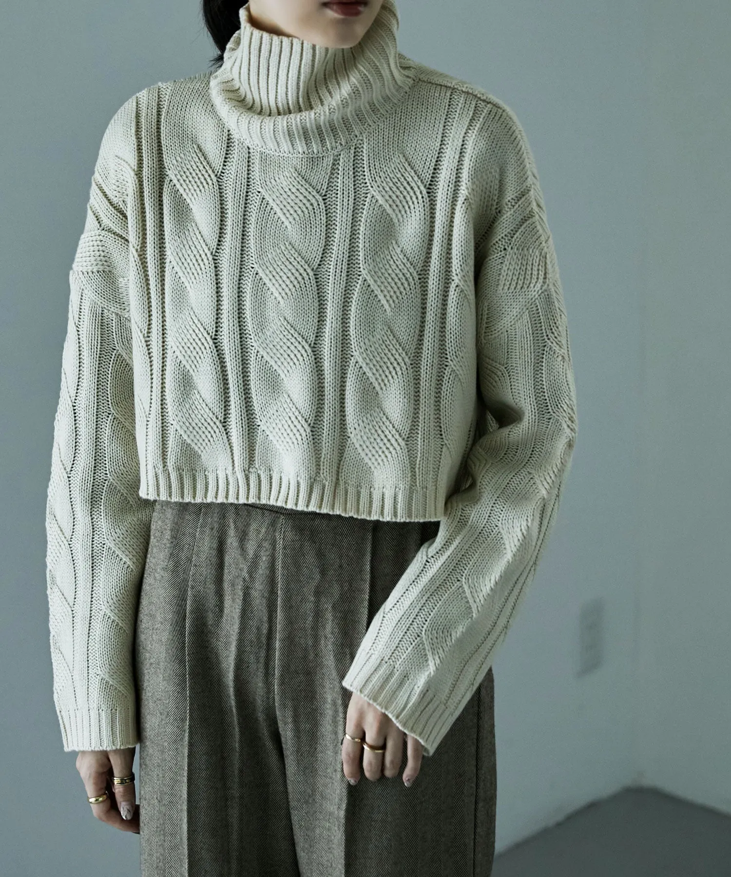 Cable turtle short knit