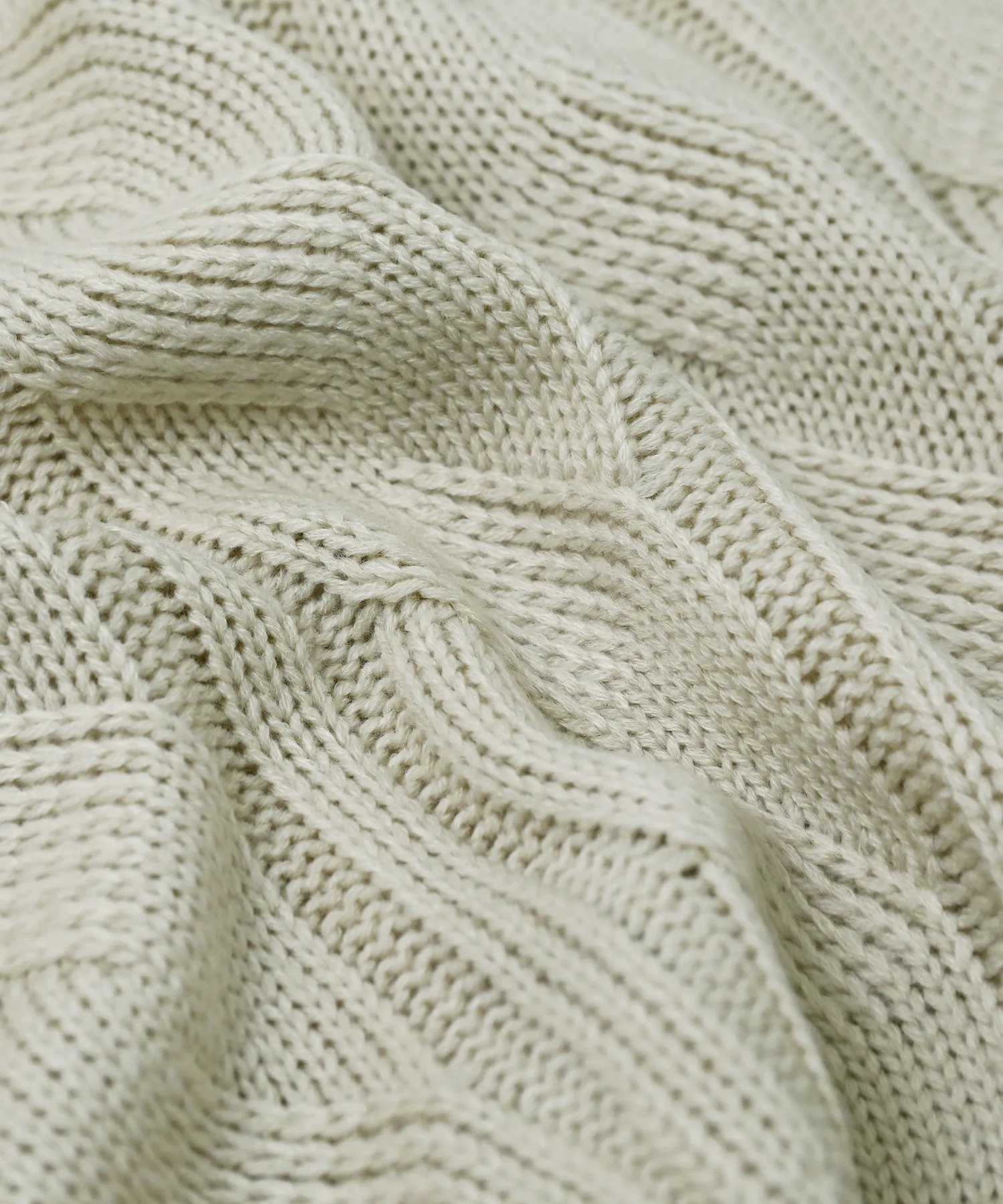 Cable turtle short knit