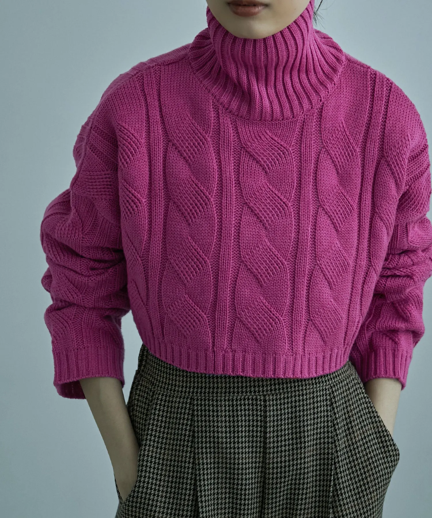 Cable turtle short knit