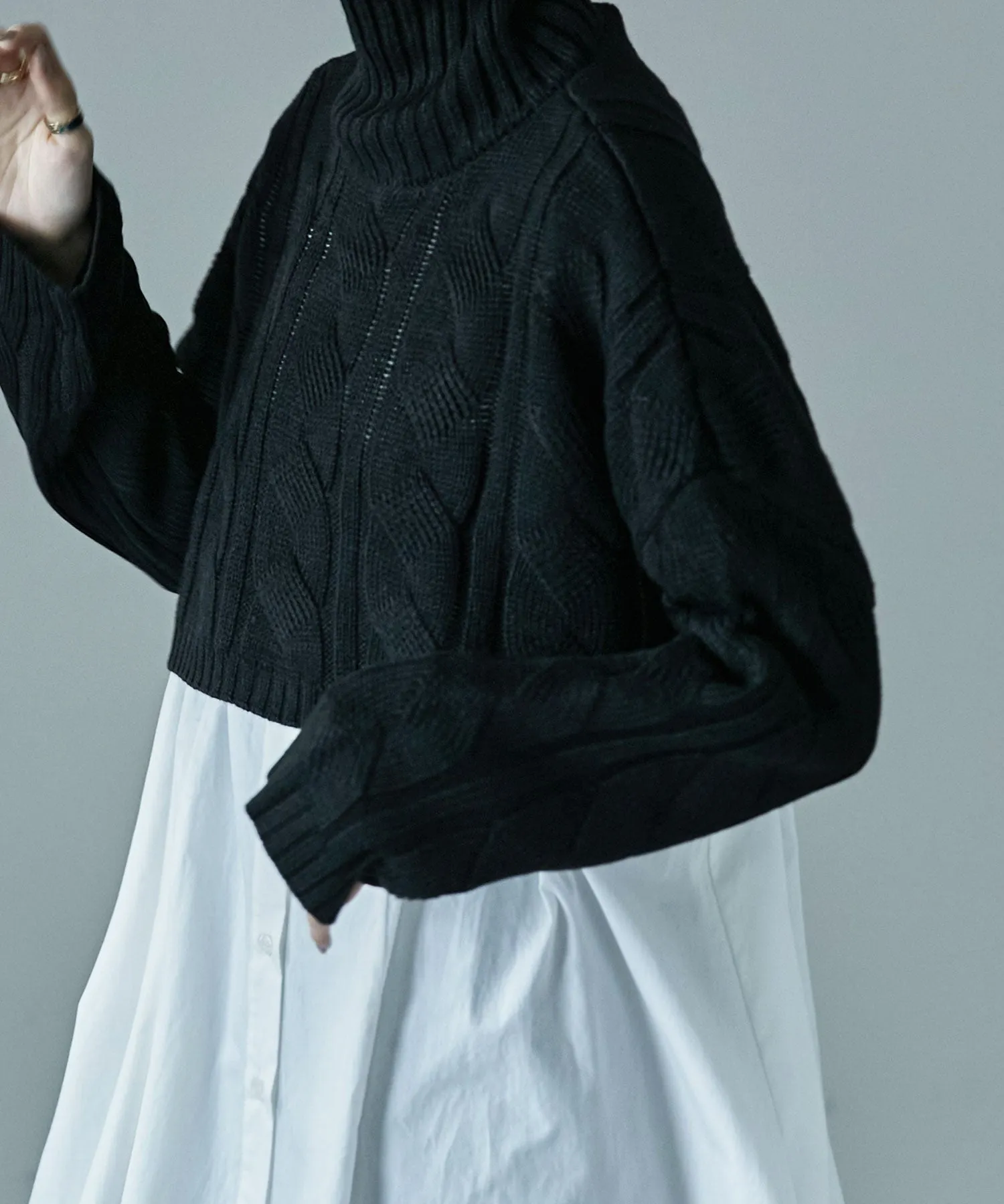 Cable turtle short knit