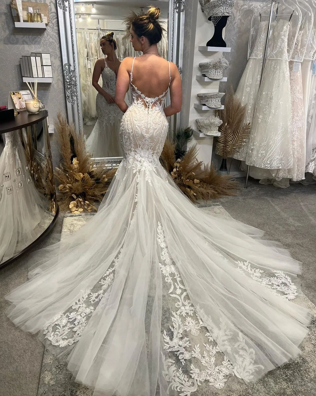 Chic Floor Length V-Neck Spaghetti Straps Sleeveless Mermaid Wedding Dress with Chapel Train