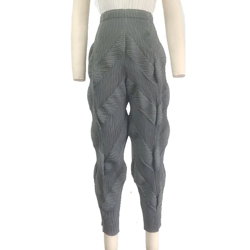 Daffodils In A Pretty String Pants